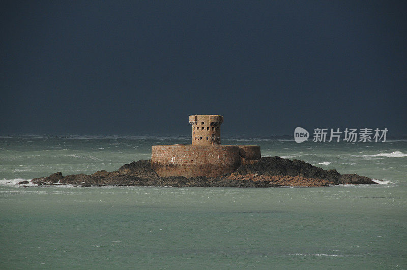 Rocco Tower, St Ouen Bay, Jersey, GB。